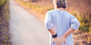 mujer con dolor de cadera